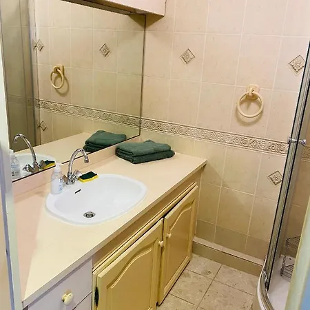 Logement Entier- Idealement Situe Apartment